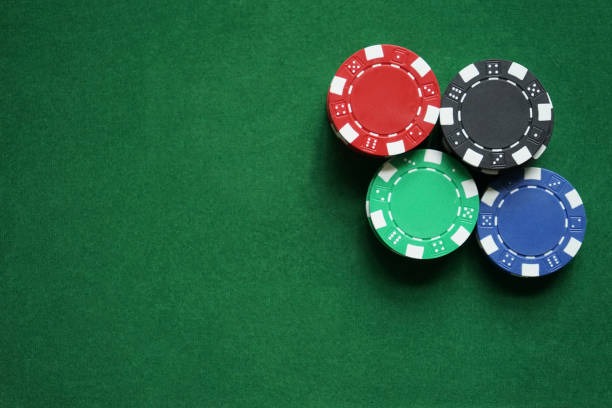 Three Card Poker mobile gameplay interface